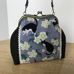 がま口バッグ(角底、ハチワレ猫とまたたびの花、青)