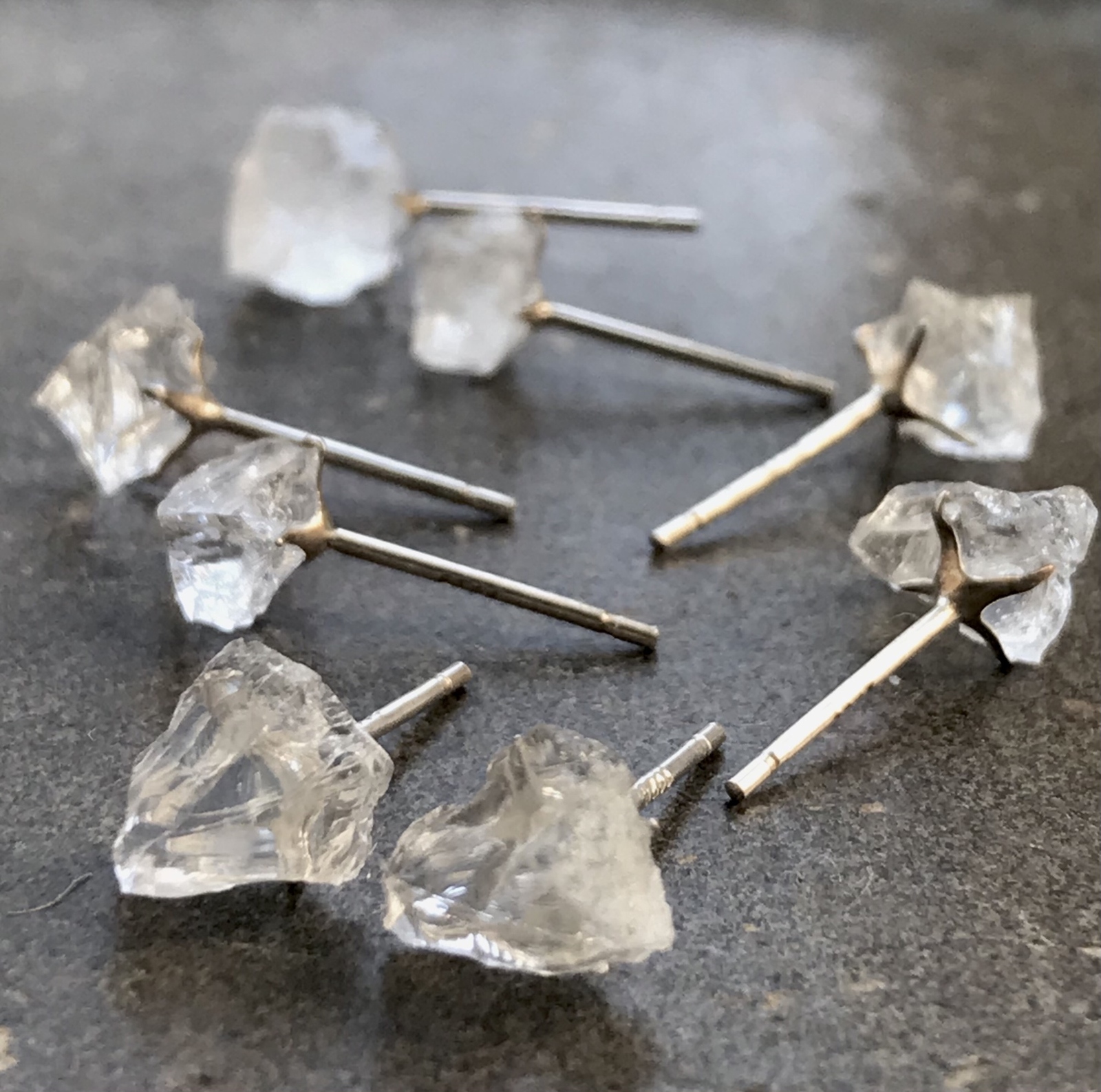 1ペア(2個) 原石ピアス クリスタル ラフロック スタッドピアス 両耳