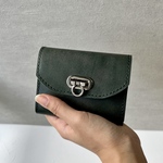 本革グリーンのミニ財布★ ミニウォレット　小さめ　財布　コンパクト　二つ折り　