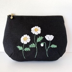 白いアネモネの花刺繍コロリンポーチ