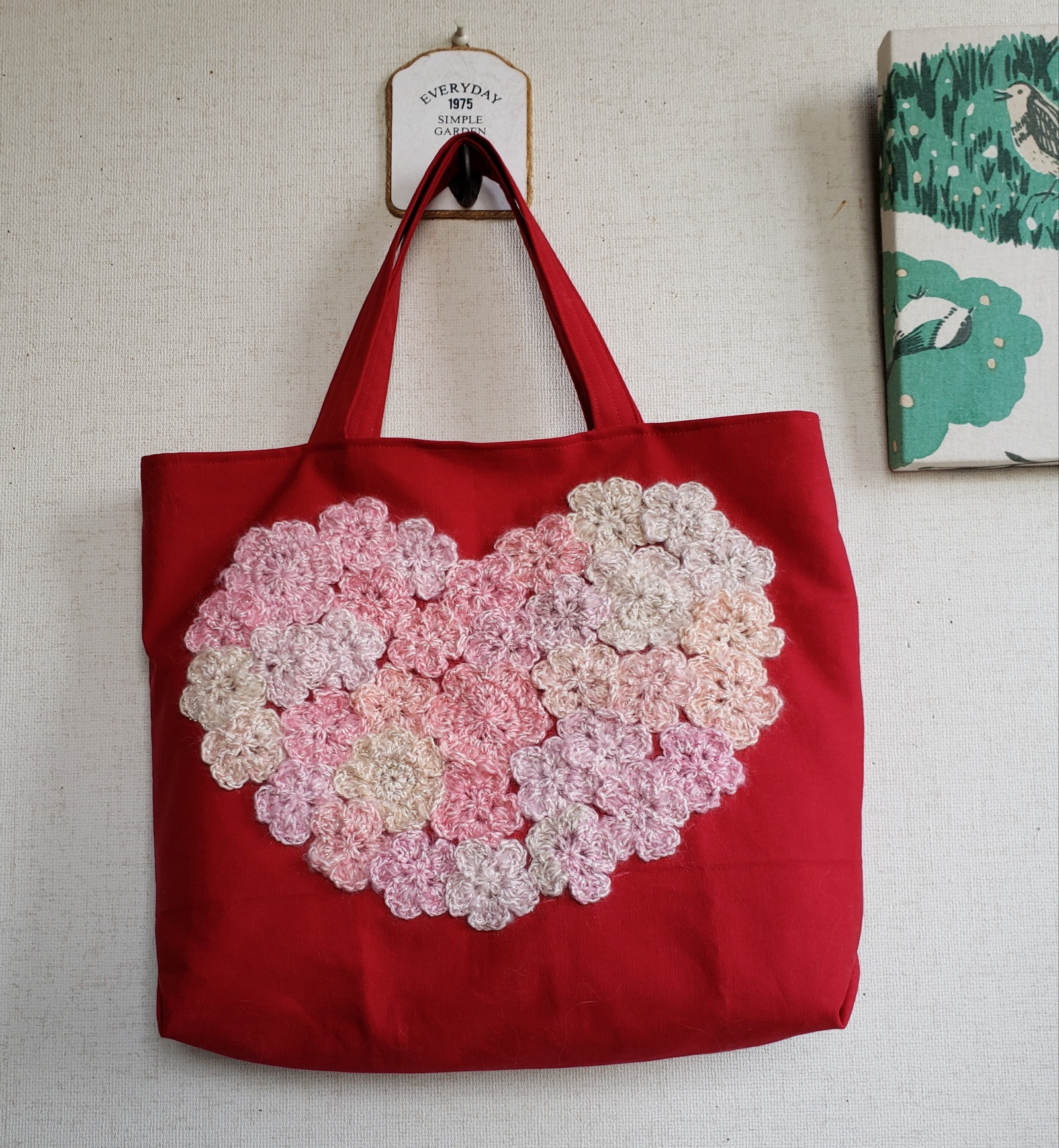 送料無料》お花がいっぱい大きなハートのトート型バッグ