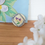 ビオラ好きのアンティーク風刺繍ブローチ　バイカラー