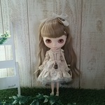 ネオブライス　２２ｃｍドールサイズ　小さな赤い花のクラシックドレス