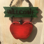 木製 赤いリンゴ  welcome