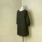 ブラック・ポリエステルリップル　後ろボタンのかっぽう着　　着丈92