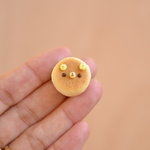 バナナみみのくまパンケーキ🐻　(ブローチまたはマグネット)