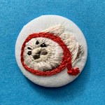 『じーっ！』ブローチ　ヘアゴム　アザラシ　冬　マフラー　刺繍　くるみボタン