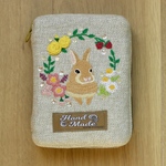 手帳カバーA6サイズ　うさぎ刺繍　ファスナー付き
