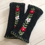 裏フリース　花と葉　刺繍　ハンドウォーマー　ブラック　手袋
