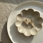 3連パールフラワー ピアス / イヤリング