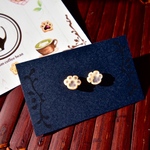 小さなカラフル肉球クッキー♪猫のクリームパンカフェ 猫の手クッキーピアス / ブルーベリーパープル【個別発送】