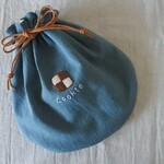 心おどるクッキー　刺繍　巾着　ちぐさ色