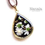 本物のお花のネックレス　レジンアクセサリ―