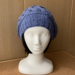 ダブルケーブル模様のしゃれたベレー帽