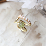 原石グリーンガーネットとパールの2連イヤーカフ