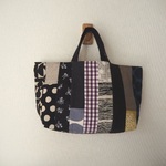 ♫　モノトーン　縦パッチワーク　　横長トート　♫　帆布　黒　花　ドット　リネン