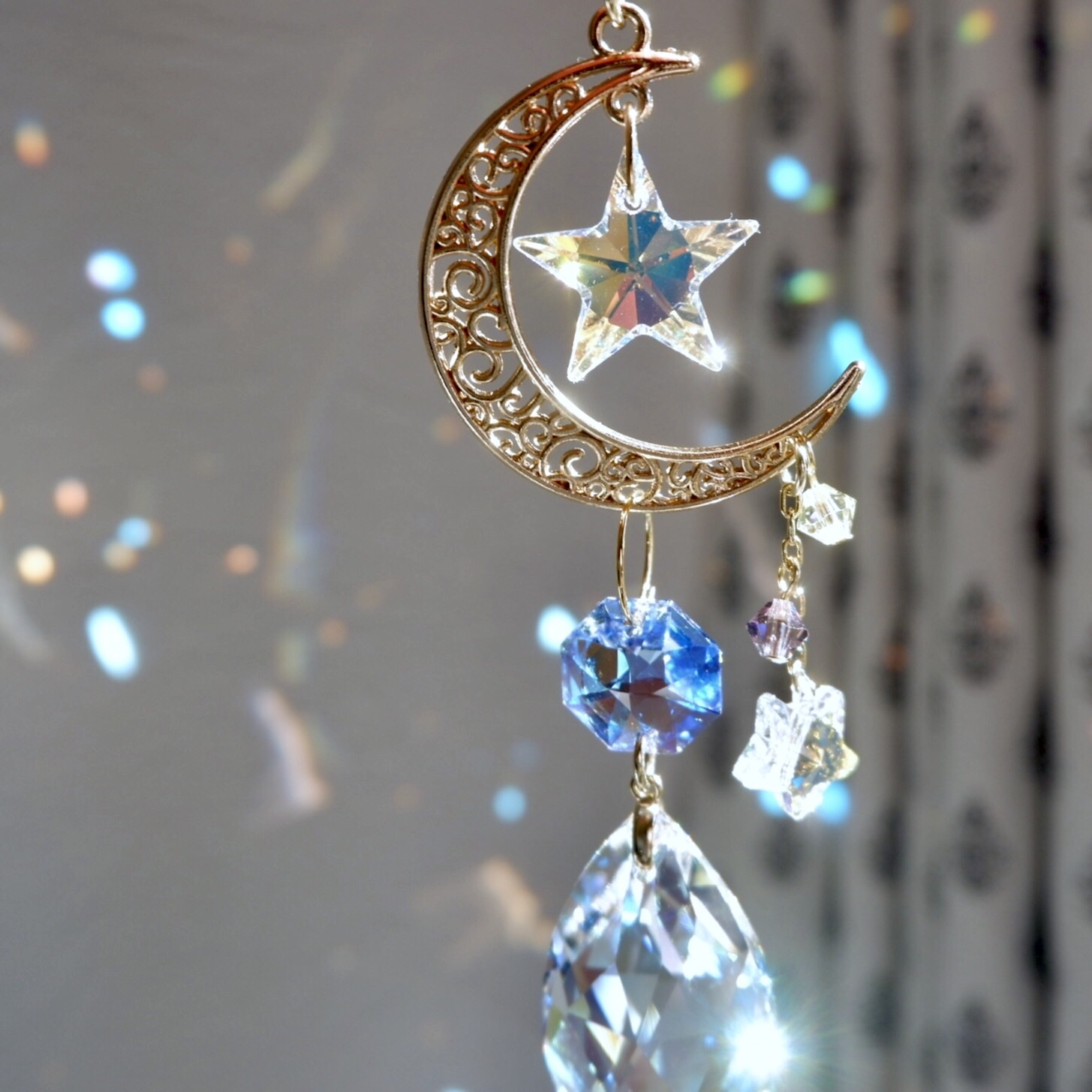 月と星の雫.*☆ALL SWAROVSKY☆サンキャッチャー✴︎三日月