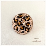 Round Leopard   レオパード柄のブローチ　　ビーズ刺繍ブローチ