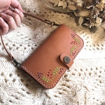 🧸革のグレードアップ代🧸キャメルの手帳型スマホケースのオプションになります。ヌメ イタリアンレザー オイルレザー テンペスティ社 エルバマット