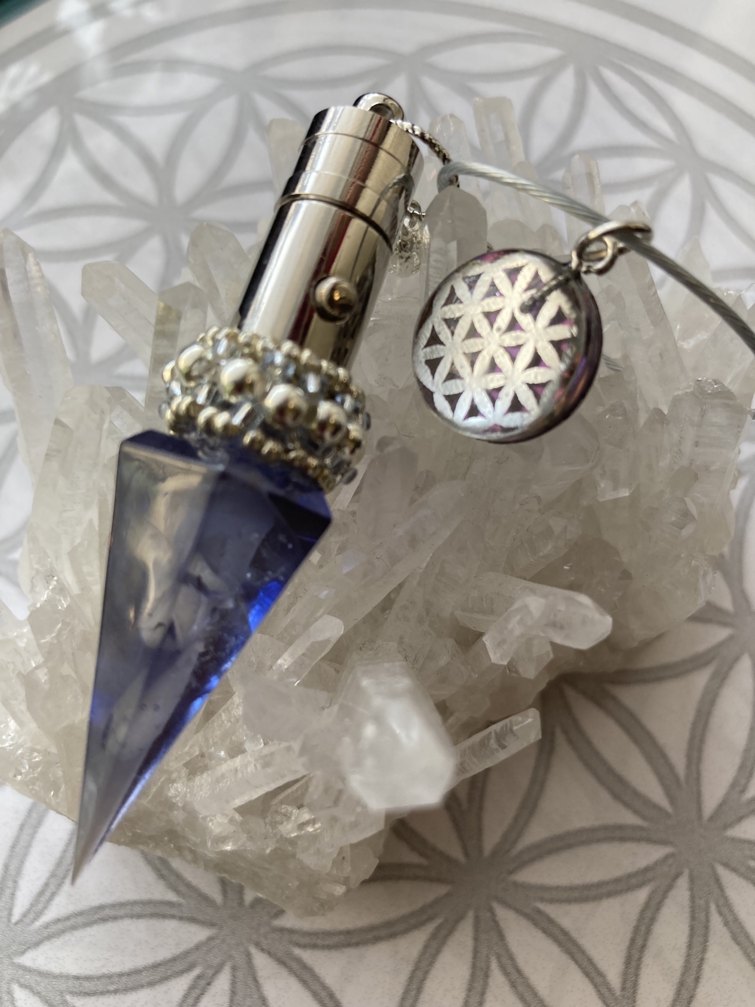 ハンドメイド　キーホルダー　オーダー　ペンライト　トレカケース　アクセサリー トレカキーホルダー トレカケース 硬質ケース デコ シェイカー