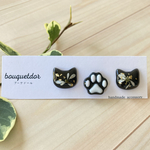 猫　ピアス　ネコピアス　黒ネコの花びらピアス　ねこの肉球ピアス　ネコイヤリング　お花ピアス