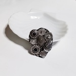 アンティークシルバーの雫 3　ビーズ刺繍ブローチ