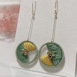- green × yellow -〈 バイカラー 丸 オーガンジー刺繍 〉( ピアス / イヤリング )