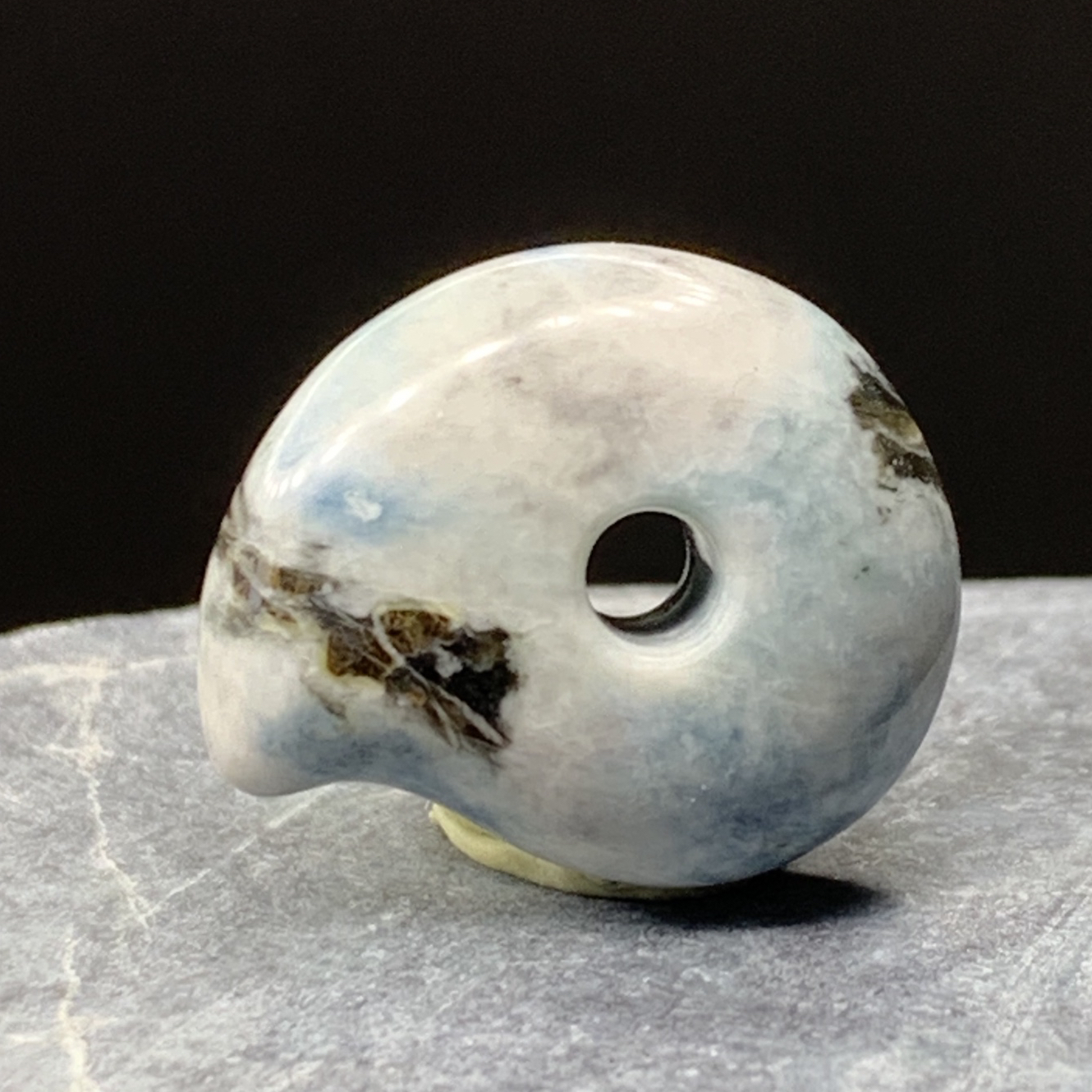 岡山県　大佐山ヒスイ　一部青　蓮華石　237g 最高品質ヒスイ輝石(Jadeite) 鳥取八頭郡若桜町角谷 産 ｜石の