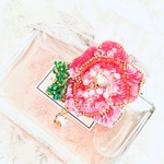 アールデコ調ローズ　ピンクローズガーデン🌹薔薇の揺れるポニーフック•ブローチ🌹オートクチュール刺繍