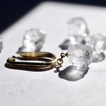 クォーツ (水晶 クリスタル) 原石 イヤーカフ 【石おまかせ 金具選択可】 鉱物 天然石 アクセサリー