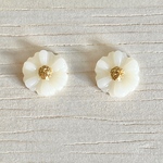 お花チョコレート(ホワイトチョコ) / ピアス、イヤリング