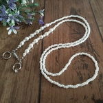 太めゴムOK！マグネットで留められるマスクストラップ（マスクホルダー）・白（シルバー金具）