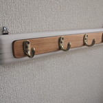 ホワイト色のキーフック　