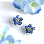 勿忘草 刺繍ピアス・イヤリング