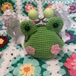 がま口　ポーチ　あみぐるみ　手編み　ハンドメイド　カエル