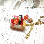 【R様ご依頼品】ベリータルトのキーホルダー