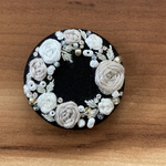 ビーズ刺繍くるみボタン（ヘアゴム/ブローチ）