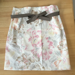 ピンクの花柄エプロン  〈ショート丈〉