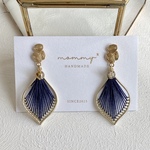 leaf(navy) 大ぶりピアス/イヤリング