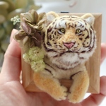 トラの壁掛け 羊毛フェルト