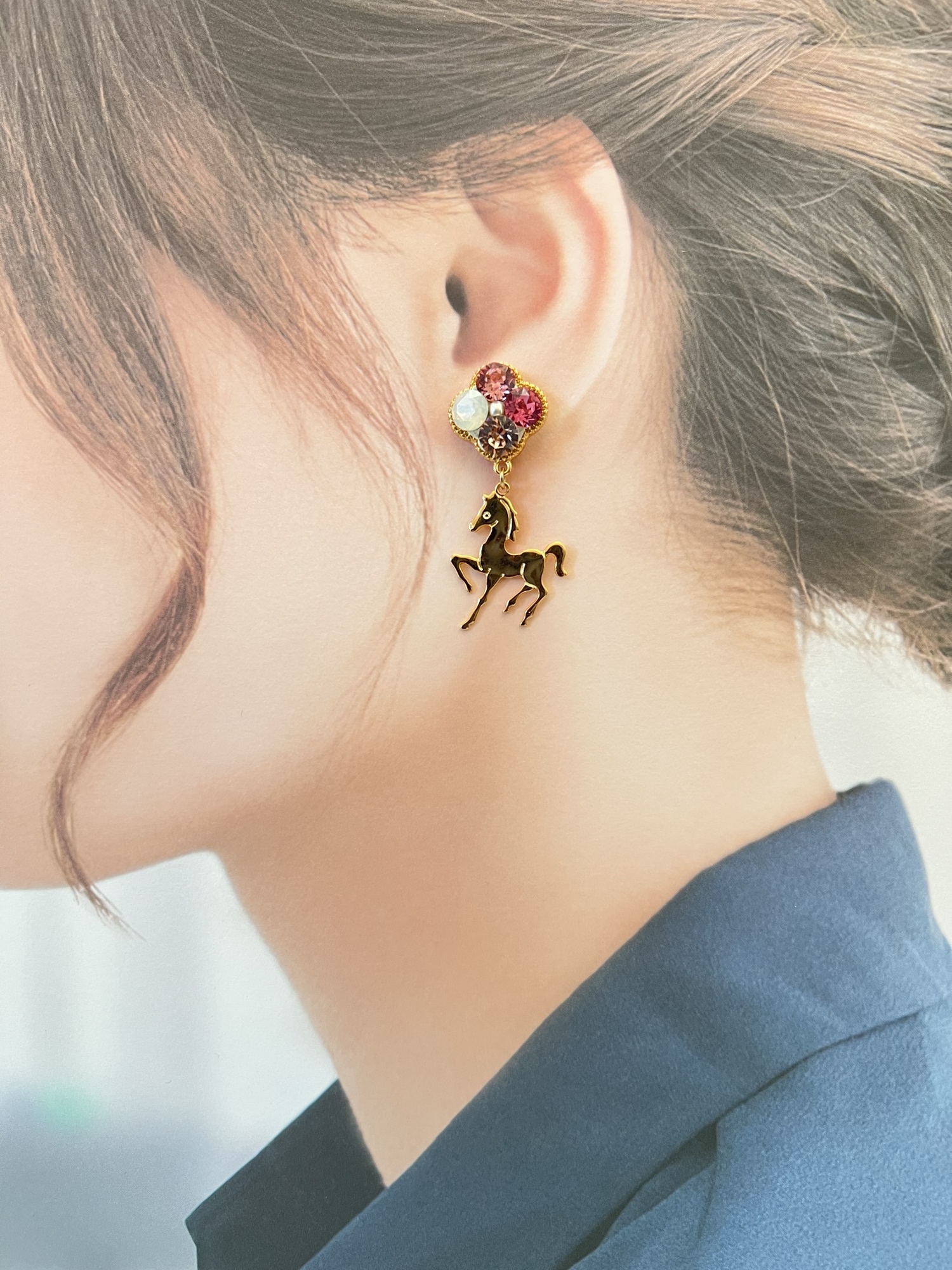 馬と桜色ピアス Rise Gallery Minne 国内最大級のハンドメイド 手作り通販サイト