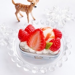 苺パフェのピルケース　スイーツデコ  フェイクスイーツ