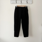 細畝ストレッチコーデュロイ＊タックテーパードパンツ