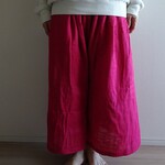 「冬に着るポピーレッド」ダブルガーゼ生地のタック入りガウチョパンツ