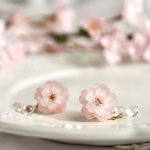 八重桜としずくビジューのピアス