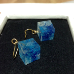 キューブ型ピアス(シアン)