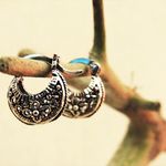 三日月の中の小さなお花のピアス★シルバー
