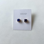 小さなラピスラズリピアス・樹脂ピアス・イヤリング