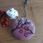 【専用ページです】刺繍チャーム* 紅白梅*南天