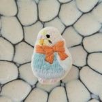 セキセイインコ（レインボー）刺繍ブローチ【受注製作】